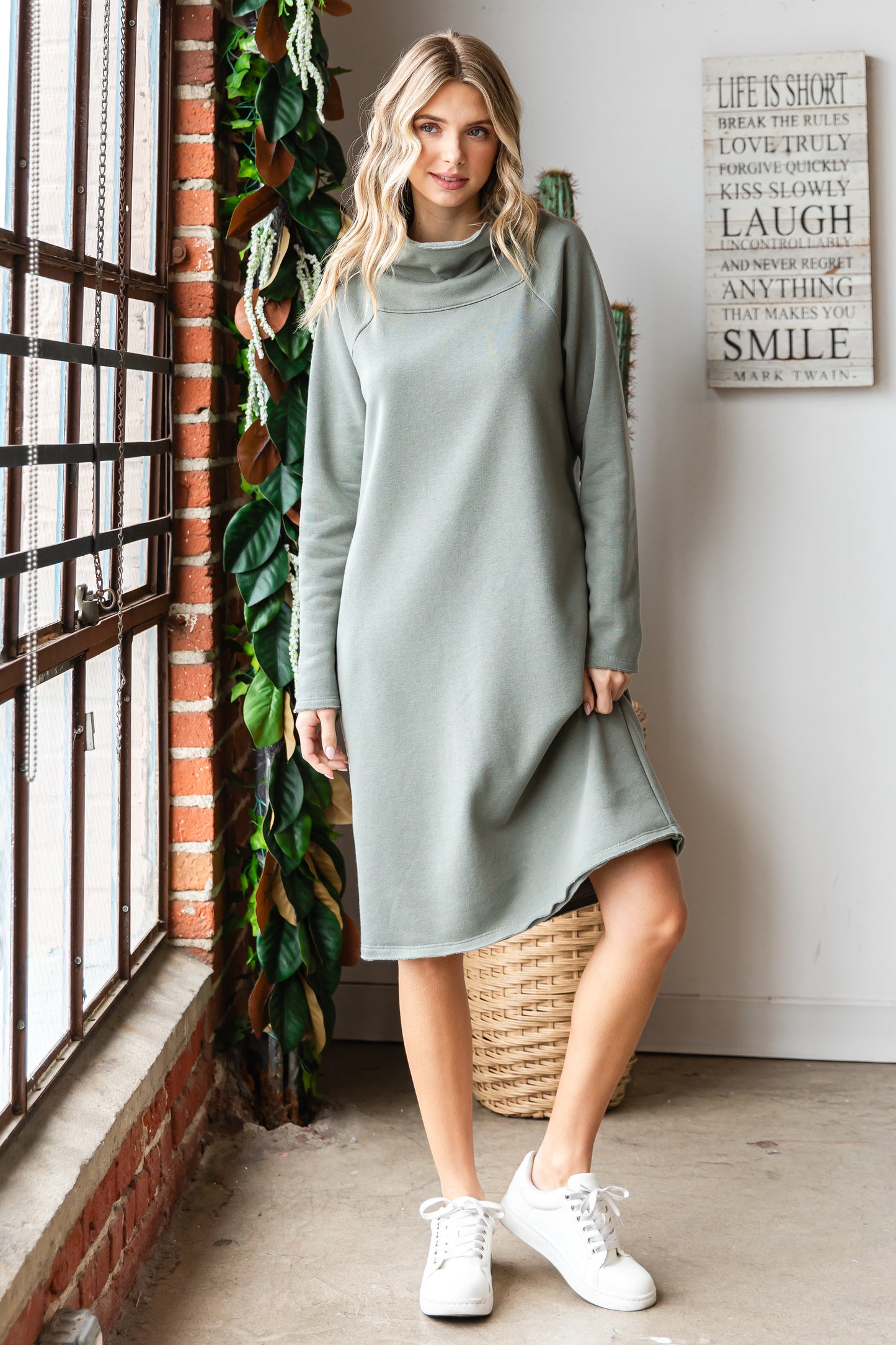 Mock neck dress Long sleeve midi dress


Made in USA